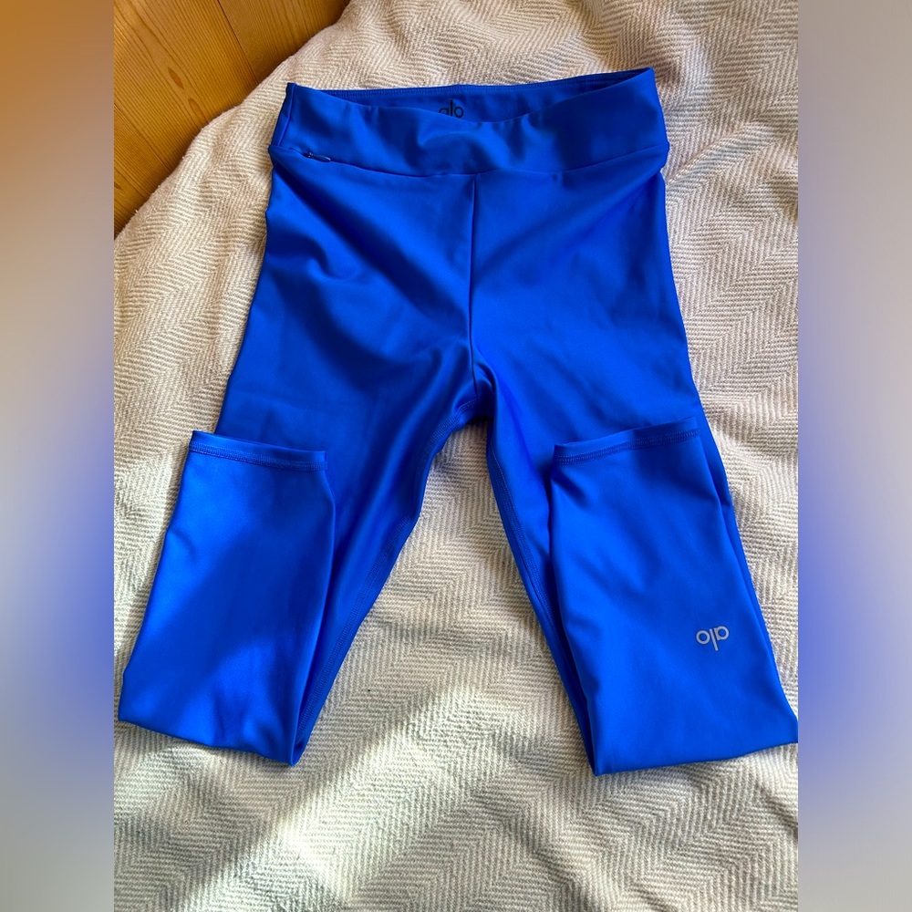 ALO yoga air-lift capri 🍀 royal Blue 💕